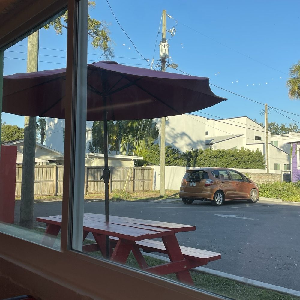 Santoro's Pizzeria - Outdoor picnic tables - Pizza Near Me - Tampa, Florida Santoro's Pizzeria - Outdoor picnic tables - Pizza Near Me - Tampa, Florida