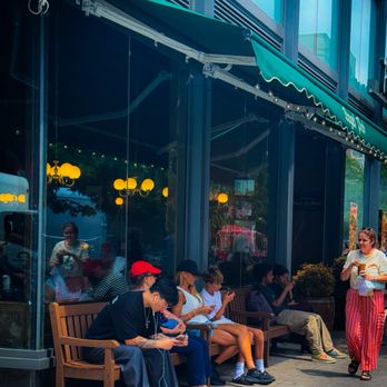 Bagel Pub - Exterior. Sidewalk seats - Bagels Near Me - New York, New York Bagel Pub - Exterior. Sidewalk seats - Bagels Near Me - New York, New York