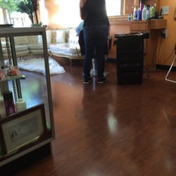 Daffy's Dominican Style Beauty Salon - Alicia, the salon owner & beautician.