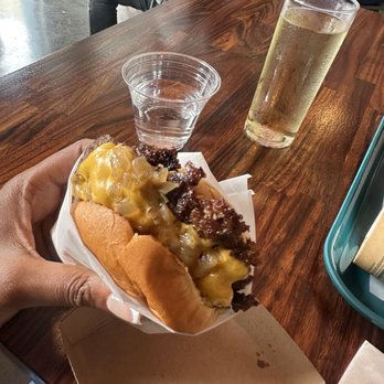 Late Start - Delicious burger without the special sauce ! It honestly didn't need it! - Breweries Near Me - Tampa, Florida