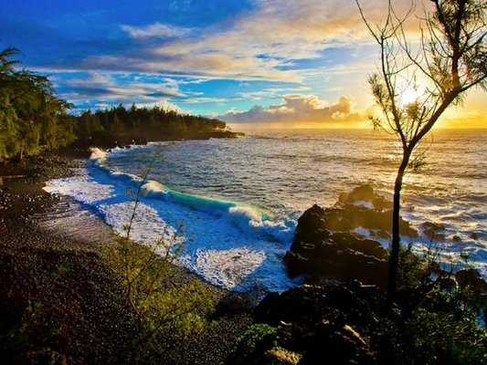 The Bali House & Cottage at Kehena Beach Hawaii by null