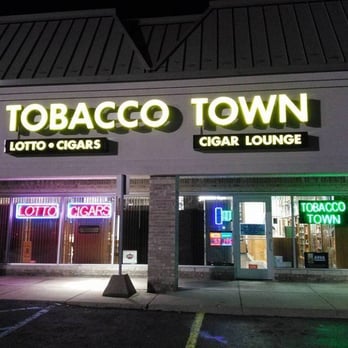 TOBACCO TOWN - CLOSED - Updated May 2026 - 14 Photos - 17108 Fort St,  Riverview, Michigan - Tobacco Shops