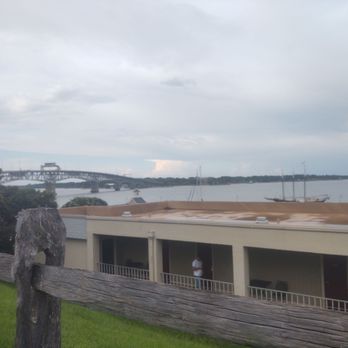 Yorktown Beach Hotel - The roof isn't the focus when your there - Hotels Near Me - Yorktown, Virginia Yorktown Beach Hotel - The roof isn't the focus when your there - Hotels Near Me - Yorktown, Virginia