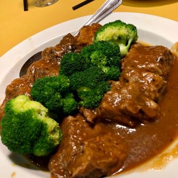 LN1380 - Roasted Beef Tenderloin in Red Wine Sauce - Seafood Near Me - Little Neck, New York