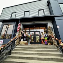 Lea's Floral Shop - Front entrance to new building