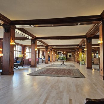 Windsor Dining Room at Skytop Lodge - Entrance in the lobby - New American Near Me - Skytop, Pennsylvania Windsor Dining Room at Skytop Lodge - Entrance in the lobby - New American Near Me - Skytop, Pennsylvania