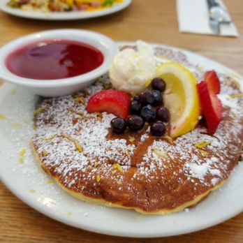Jongewaard's Bake n Broil - Blueberry Pancakes - American Near Me - Long Beach, California