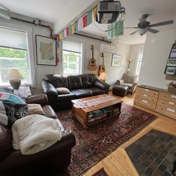 The Notch Hostel - Living room - Hostels Near Me - Woodstock, New Hampshire The Notch Hostel - Living room - Hostels Near Me - Woodstock, New Hampshire