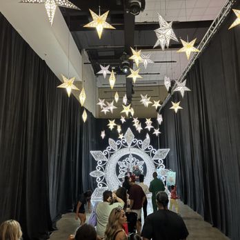 Twas The Light Before Christmas - Virtual Reality Centers Near Me - Honolulu, Hawaii