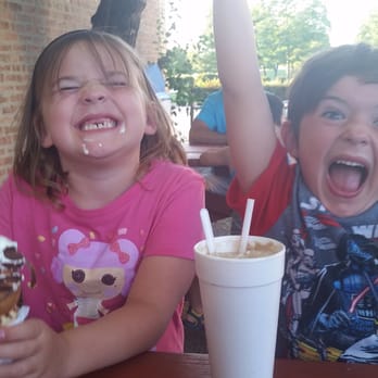 Polar Bear - Great place for cheap eats and tasty ice cream creations during the summer. - Ice Cream & Frozen Yogurt Near Me - North Riverside, Illinois