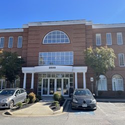 Rivas Medical Weight Loss - The professional, easily accessible exterior of our Waldorf medical office building.