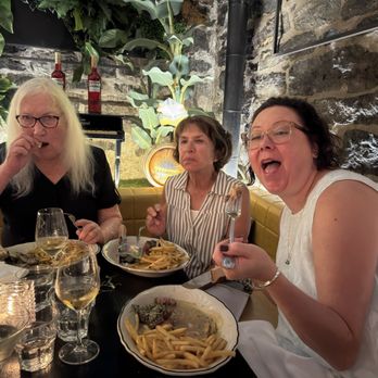 Chez Delmo - Seafood Near Me - Montreal, Quebec