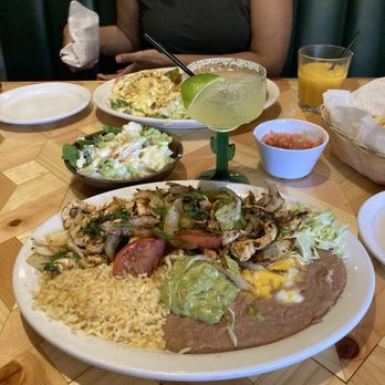 El Cid Mexican Cuisine - Fajitas, margarita, salad, juevos - Mexican Near Me - Oakhurst, California El Cid Mexican Cuisine - Fajitas, margarita, salad, juevos - Mexican Near Me - Oakhurst, California