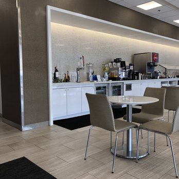 United Club - Self serve beer and wine bar - Airport Lounges Near Me - Atlanta, Georgia United Club - Self serve beer and wine bar - Airport Lounges Near Me - Atlanta, Georgia
