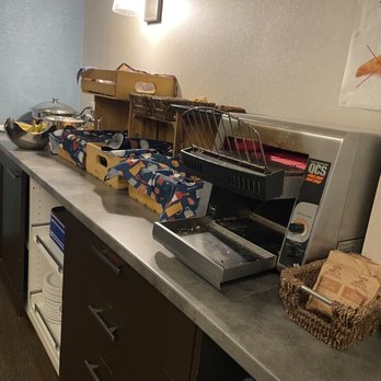 Hôtel Château Bellevue - Breads and pastries in those baskets. And packages oatmeal lol. - Hotels Near Me - Quebec City, Quebec Hôtel Château Bellevue - Breads and pastries in those baskets. And packages oatmeal lol. - Hotels Near Me - Quebec City, Quebec