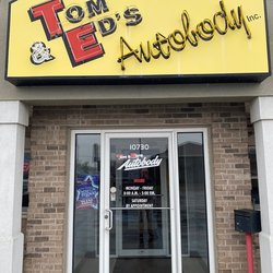 Tom & Ed's Autobody of Crown Point - Tom & Ed's Autobody in Crown Point - Storefront Main Entrance Signage at Tom & Ed's Autobody
