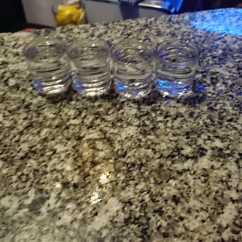 Chupiteria 69 - No 25- Agua Bendita (fuertes): vodka + tequila + ron + ginebra - Pubs Near Me - Granada, GR