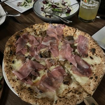 Giro D'Italia - Pizza Gucci - Italian Near Me - Vaughan, Ontario