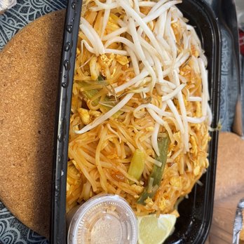 The Theo Thai Bistro - Pad Thai with chicken - Thai Near Me - Bethpage, New York The Theo Thai Bistro - Pad Thai with chicken - Thai Near Me - Bethpage, New York