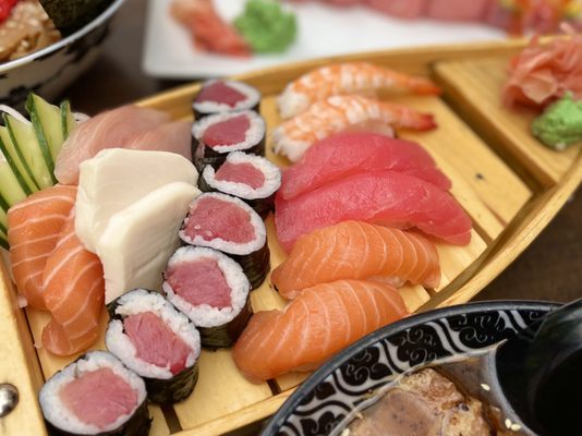 Aki Nom Nom Sushi and Ramen by null