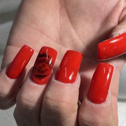 QT Nails & Hair