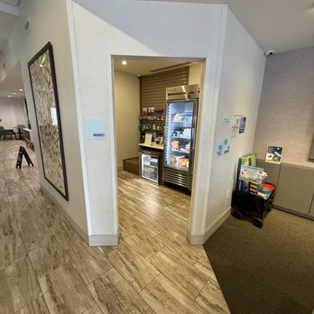 Holiday Inn Express Evansville - Small store - Hotels Near Me - Evansville, Indiana Holiday Inn Express Evansville - Small store - Hotels Near Me - Evansville, Indiana