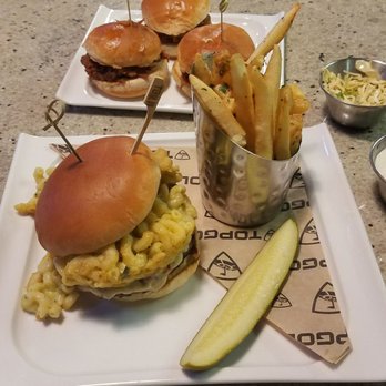 Topgolf - Mac and cheese green chili burger and pulled pork sliders - Golf Near Me - Scottsdale, Arizona Topgolf - Mac and cheese green chili burger and pulled pork sliders - Golf Near Me - Scottsdale, Arizona