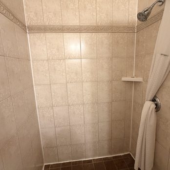 The Live Hotel - Bathroom shower - Hotels Near Me - Los Angeles, California The Live Hotel - Bathroom shower - Hotels Near Me - Los Angeles, California