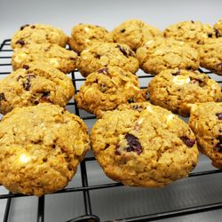 Oatmeal Cookies with White Chocolate and Cranberries