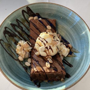 333 Pacific - Warm brownie sundae! - Steakhouses Near Me - Oceanside, California