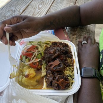 Dhans kitchen - Brown Stew Oxtail Combo Curry Potato 8oz (Vegan) - Caribbean Near Me - Fayetteville, North Carolina