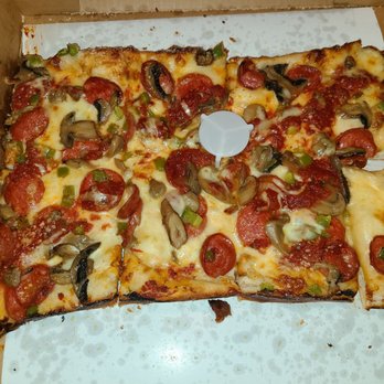 Primos Pizza - Medium square pizza with pepperoni, mushrooms and green pepper - Pizza Near Me - Allen Park, Michigan