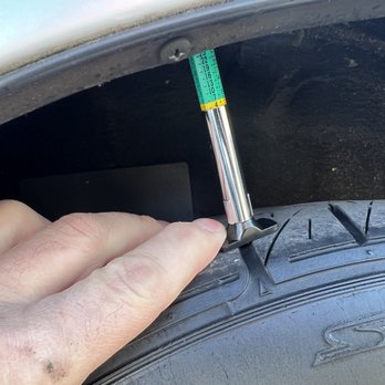 Willie's Service - Rear Tire Outer Tread 4/32" * To fail inspection must be 2/32" or less - Auto Repair Near Me - Farmingdale, New York