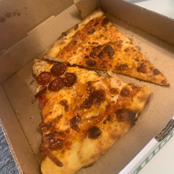 Leo's Hideout - Pizza Near Me - San Antonio, Texas