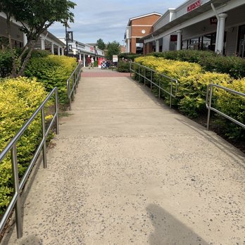 Leesburg Premium Outlets - Shopping Centers Near Me - Leesburg, Virginia Leesburg Premium Outlets - Shopping Centers Near Me - Leesburg, Virginia