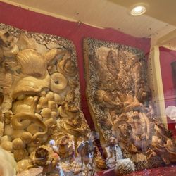 Boulangerie Coulomb - Bread art in the window