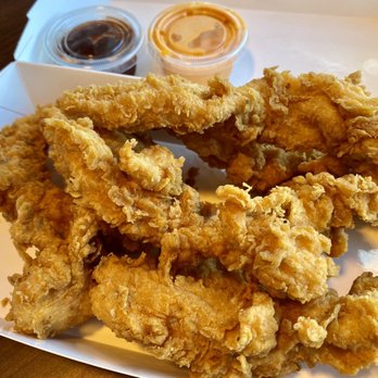 Jollibee - 6 piece chicken tenders with spicy sriracha mayo and pineapple BBQ sauce - Chicken Shop Near Me - San Antonio, Texas