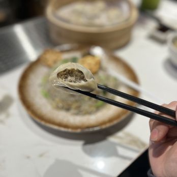 Supreme Dumplings - Black truffle and chicken xiao long bao - Shanghainese Near Me - Bellevue, Washington Supreme Dumplings - Black truffle and chicken xiao long bao - Shanghainese Near Me - Bellevue, Washington