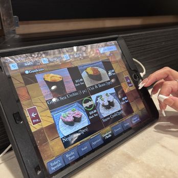 Kaiten Sushi Ginza Onodera Hawaii - Order on the iPad - Conveyor Belt Sushi Near Me - Honolulu, Hawaii