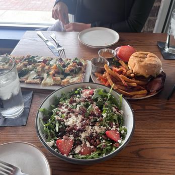 58 West - Italian chicken flatbread (cauliflower crust), 58 burger, and strawberry & goat salad. - Beer, Wine & Spirits Near Me - Logan, Ohio 58 West - Italian chicken flatbread (cauliflower crust), 58 burger, and strawberry & goat salad. - Beer, Wine & Spirits Near Me - Logan, Ohio
