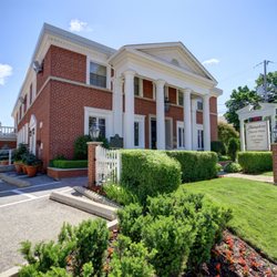 Humphrey Funeral Home AW Miles Newbigging Chapel - Exterior