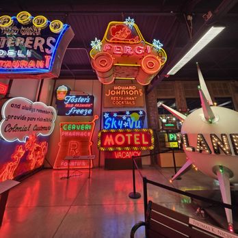 American Sign Museum - Museums Near Me - Cincinnati, Ohio