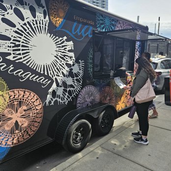 Empanada Lua - Food truck - Food Trucks Near Me