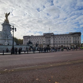 Buckingham Palace - Landmarks & Historical Buildings Near Me - London, XGL