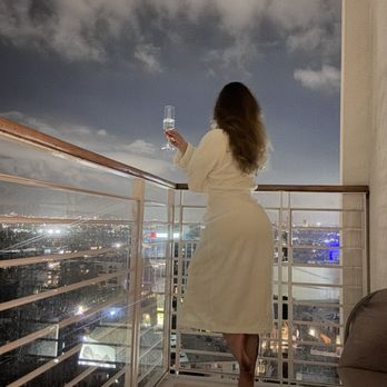 Cameo Beverly Hills Residences - View of downtown LA at night, very spacious balcony - Hotels Near Me - Los Angeles, California Cameo Beverly Hills Residences - View of downtown LA at night, very spacious balcony - Hotels Near Me - Los Angeles, California