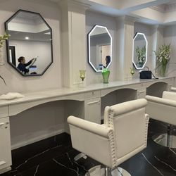 The Meadow Wood - Bridesmaids dressing room