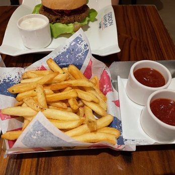Gordon Ramsay Burger Las Vegas - Fries with curry and chipotle ketchups - Burgers Near Me - Las Vegas, Nevada Gordon Ramsay Burger Las Vegas - Fries with curry and chipotle ketchups - Burgers Near Me - Las Vegas, Nevada