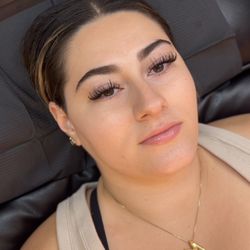 Lashed By Kenya - Wispy full hybrid set long lengths on this beautiful Client