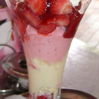Eiscafe Paradiso - Ice Cream & Frozen Yogurt Near Me - Mölln, SH