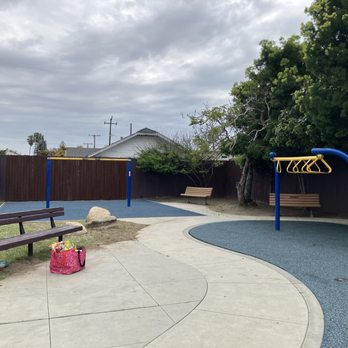 Nectarine Park - End of the park. missing a swing. On the right is balancing steps and monkey bars - Parks Near Me Nectarine Park - End of the park. missing a swing. On the right is balancing steps and monkey bars - Parks Near Me